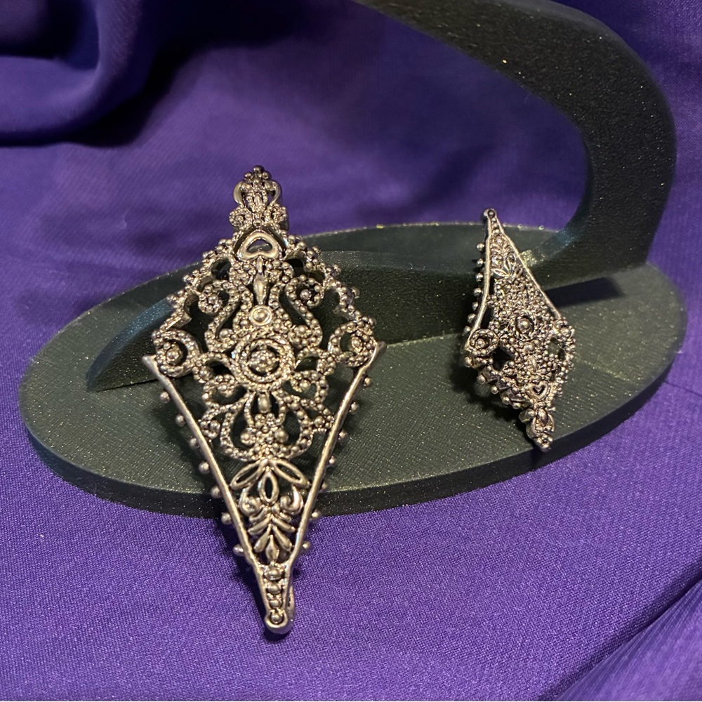 Elegant Silver Filigree Pendant and Earring Set